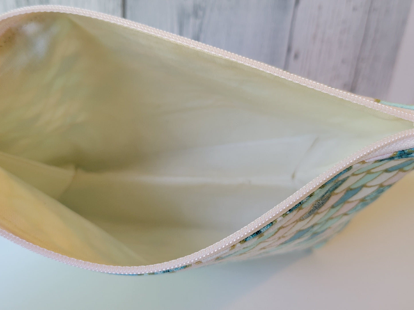 Bolsa con cremallera de pie con escamas de sirena