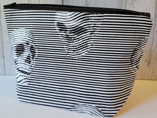 Estuche con cremallera de calaveras