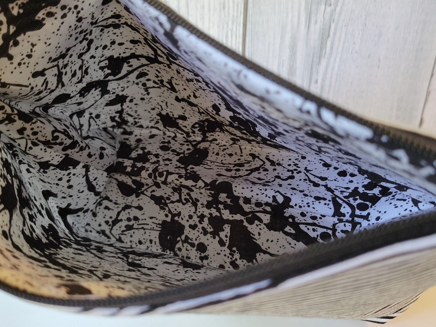 Estuche con cremallera de calaveras