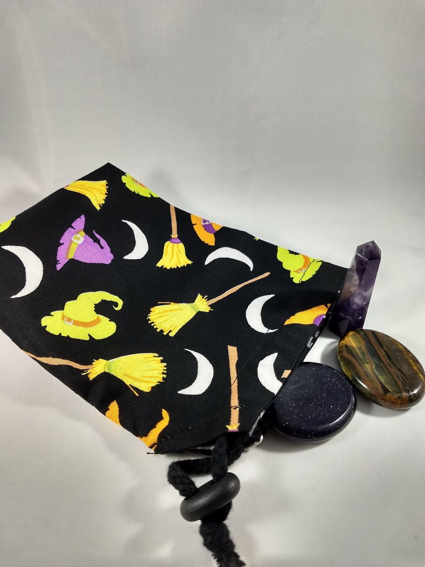 Bolso pequeño reversible con cordón de bruja y gato negro