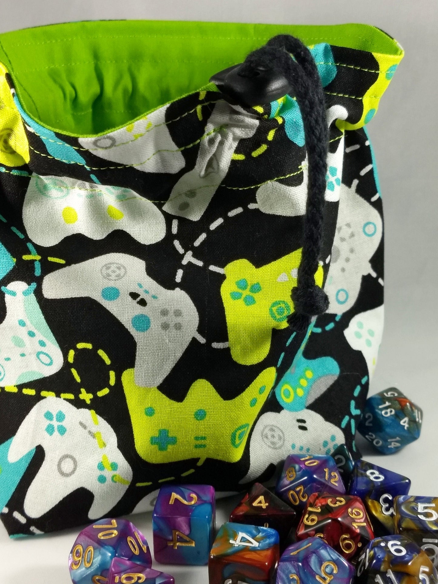 Bolsa de dados con cordón para control de juego