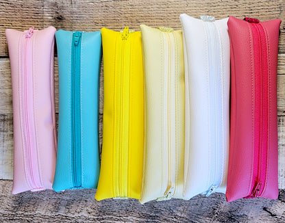 Estuche elástico de piel sintética texturizada