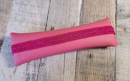 Estuche elástico de piel sintética texturizada