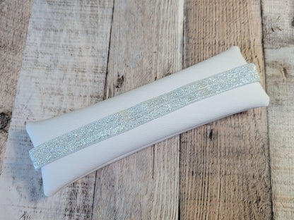 Estuche elástico de piel sintética texturizada