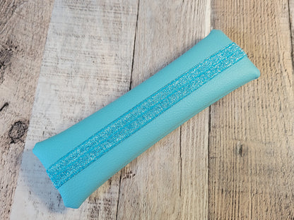 Estuche elástico de piel sintética texturizada