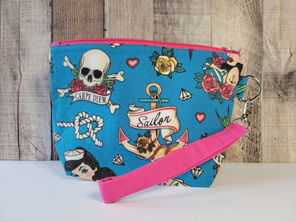 Bolsa con cremallera de pie con tatuaje de marinero y calavera pin-up