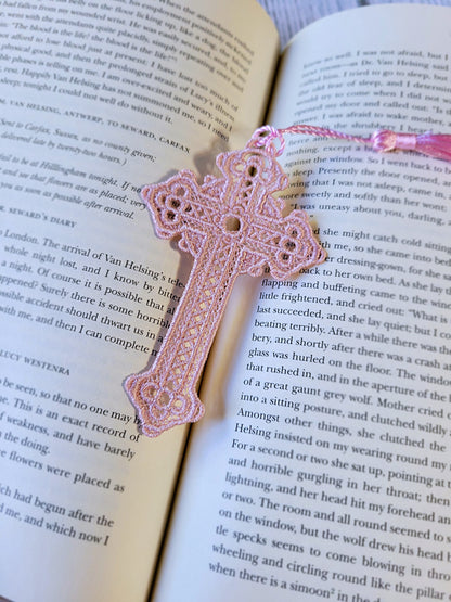 Marcapáginas de cruz de encaje independiente