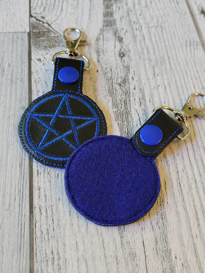 Llaveros bordados con pentáculo