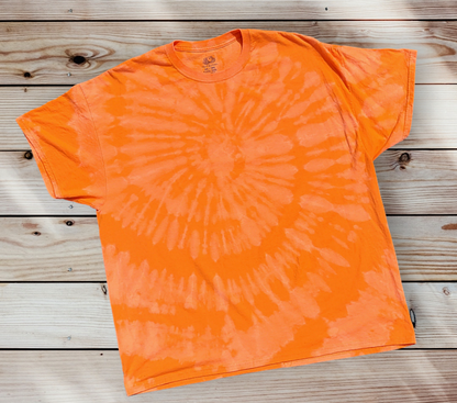 Camisa para hombre talla 2XL con diseño en espiral naranja brillante y teñido anudado inverso