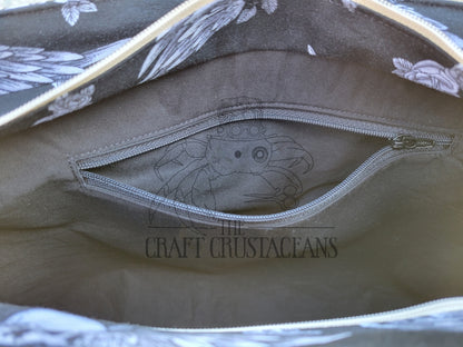 Bolso bandolera con calaveras aladas