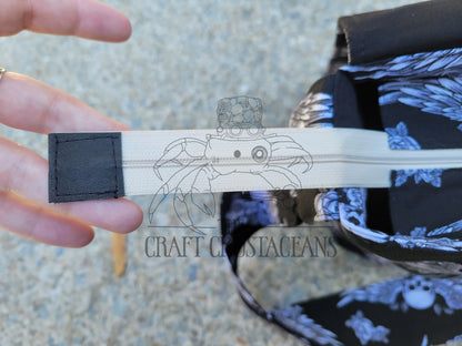 Bolso bandolera con calaveras aladas