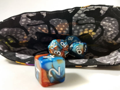 Bolso pequeño reversible con cordón de bruja y gato negro