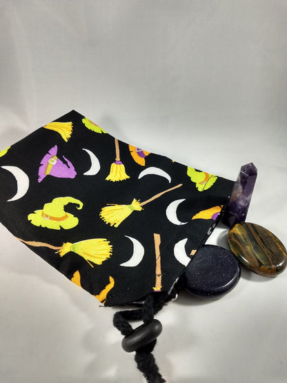 Bolso pequeño reversible con cordón de bruja y gato negro