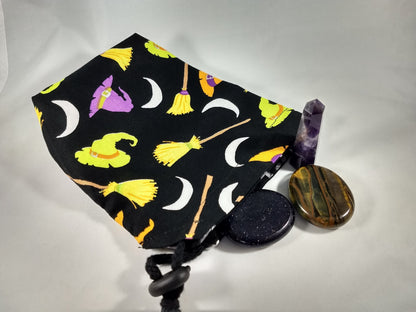 Bolso pequeño reversible con cordón de bruja y gato negro